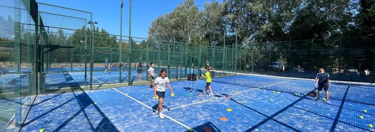 Clases de pádel particulares o de grupo en Manresa